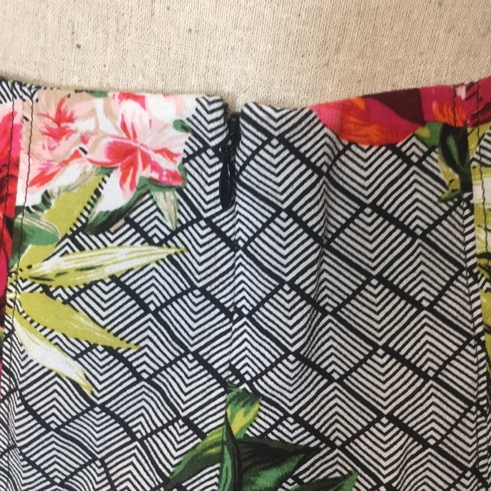White House Black Market Skirt Sz 2